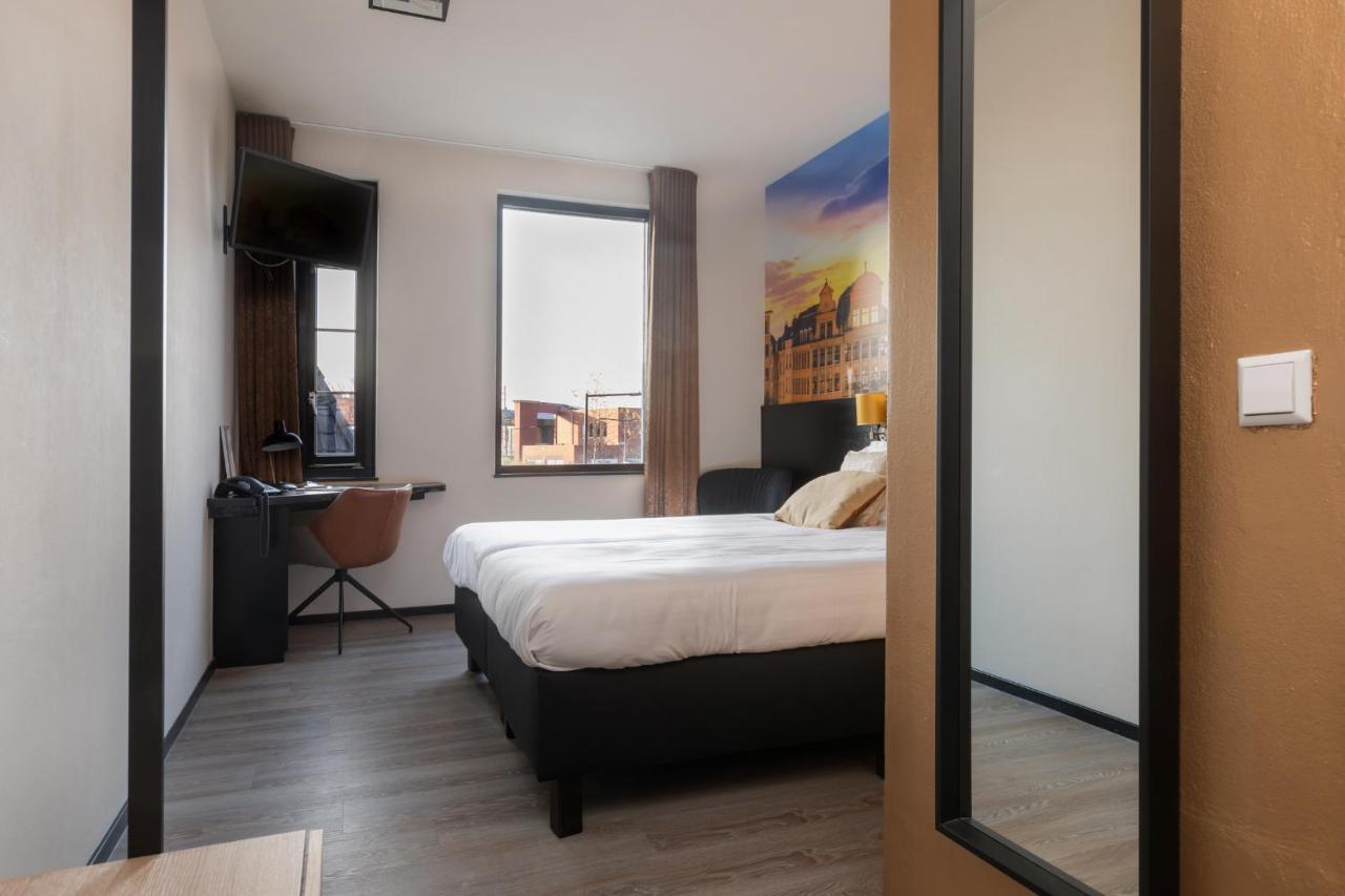 Hotel De Valk ファルケンスワールト エクステリア 写真